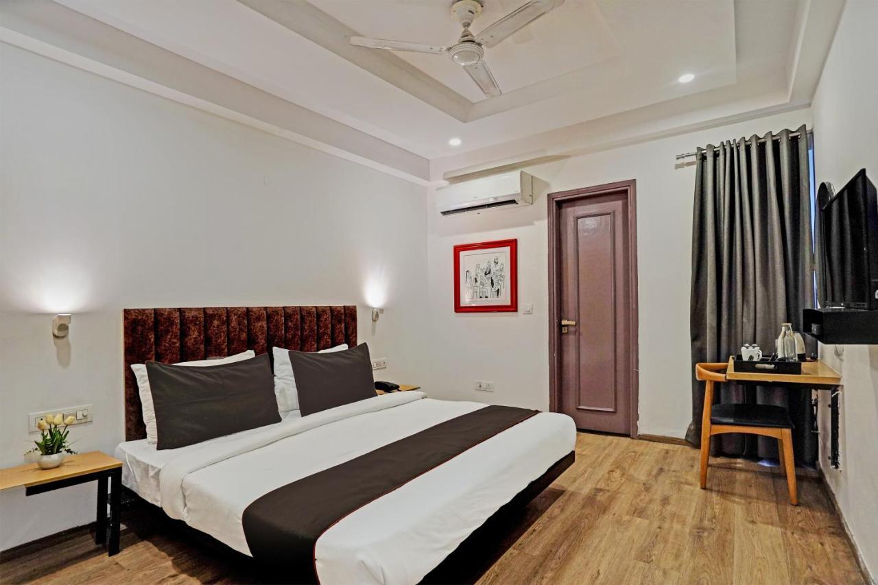 Super Townhouse Sector 57 Near Bestech Central Square Mall คูร์เคาน์ ภายนอก รูปภาพ