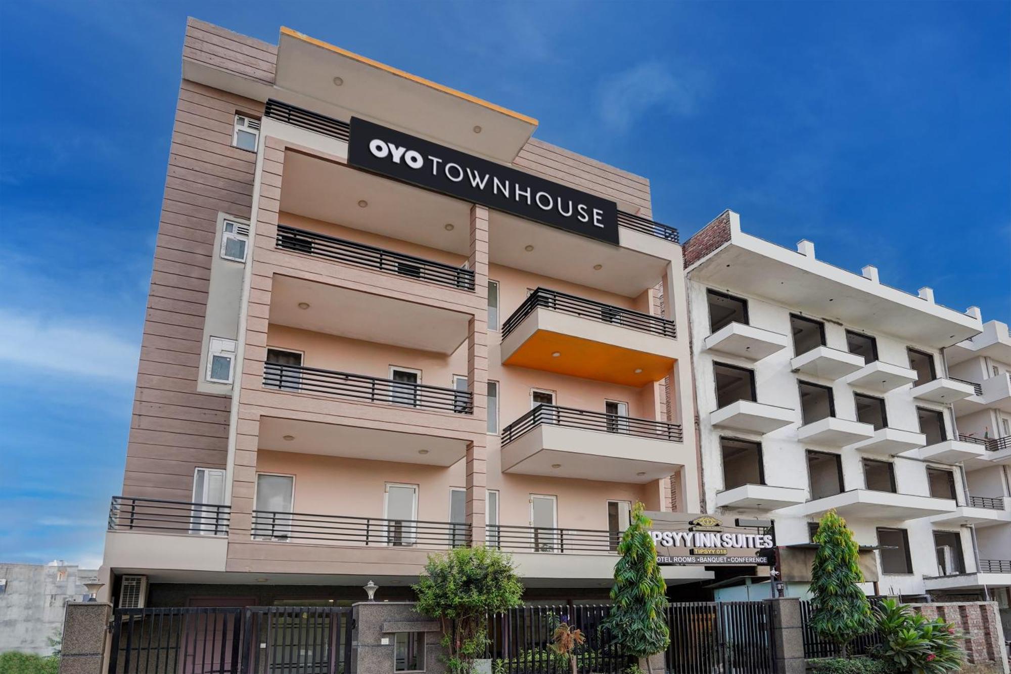 Super Townhouse Sector 57 Near Bestech Central Square Mall คูร์เคาน์ ภายนอก รูปภาพ